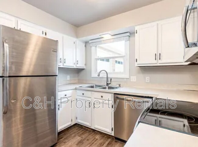 Building Photo - 2119 8th Ave N