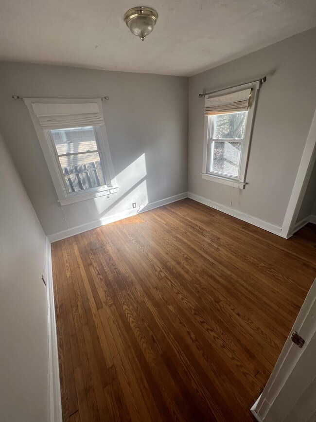Building Photo - 1016 E Brookside Dr