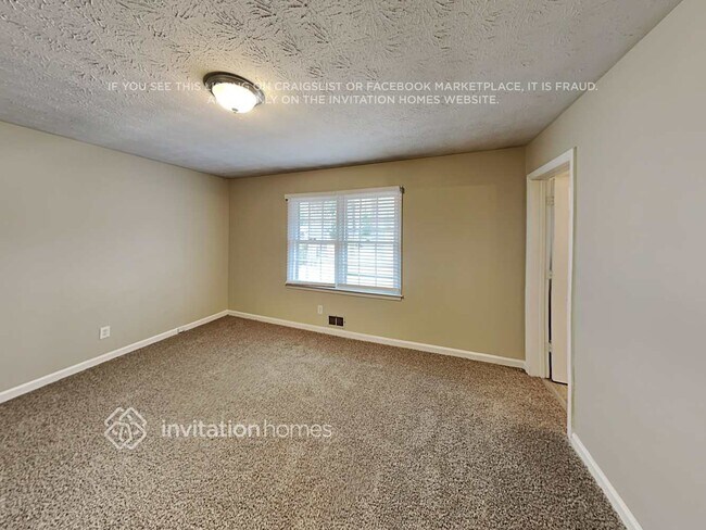 Building Photo - 4141 Hickory Dr