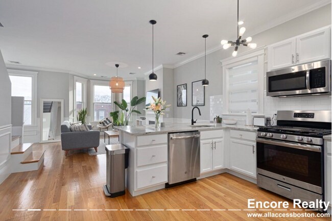 Building Photo - 468 E 6th St