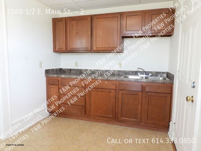 Building Photo - 1060 1/2 E. Main St.-2