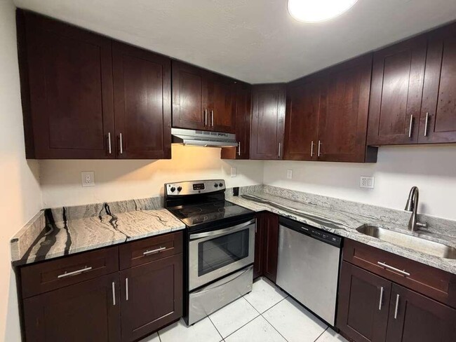 Building Photo - 3500 NW 18th Ct