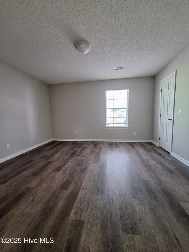 Building Photo - 2922 Mulberry Ln