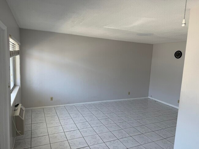 Building Photo - 1812 E Oakland Park Blvd