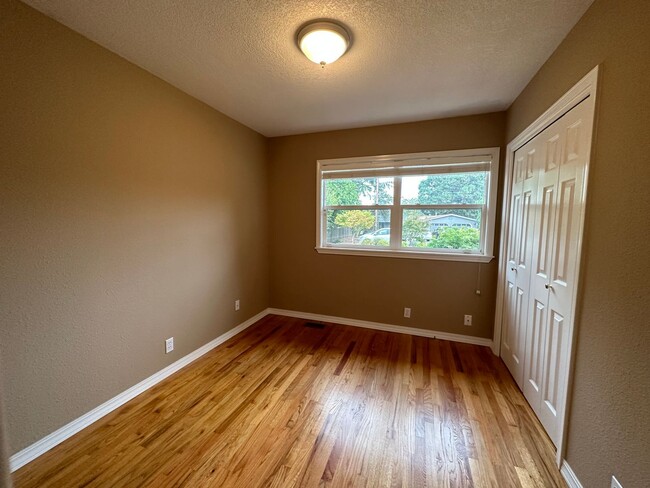 Building Photo - **PENDING** Perfect 4 Bed 2 Bath w/ Finish...