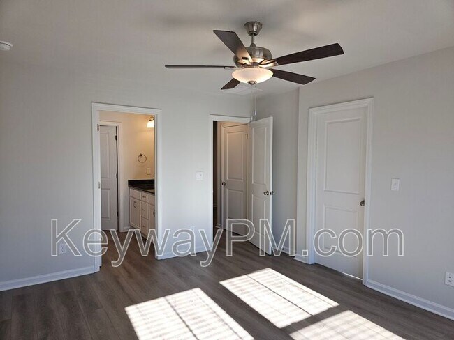 Building Photo - 1301 Newbern Dr