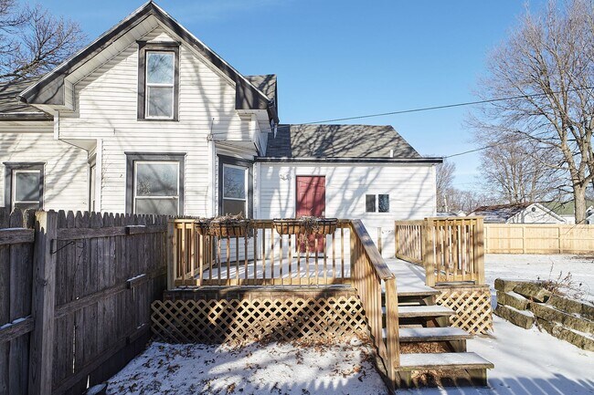 Building Photo - Lincoln