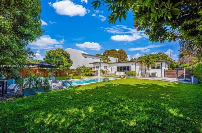 Building Photo - 3531 SW 1st Ave