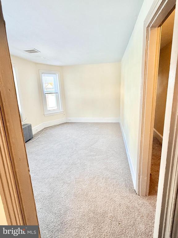 Building Photo - 327 Main St