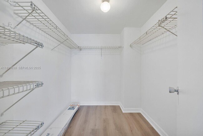 Building Photo - 3111 NE 51st St