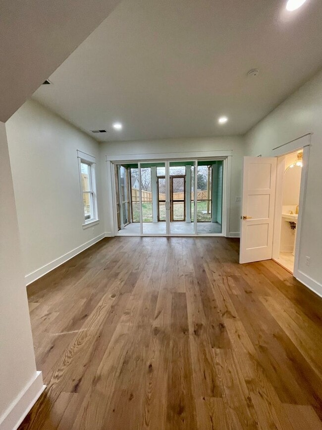 Building Photo - 323 50th Ave N