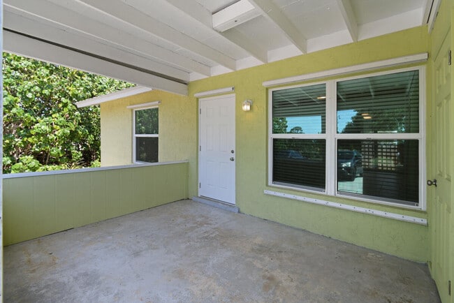 Building Photo - 8839 SE Hobe Ridge Ave