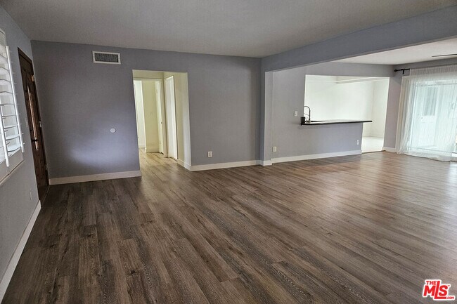Building Photo - 22337 Cantara St