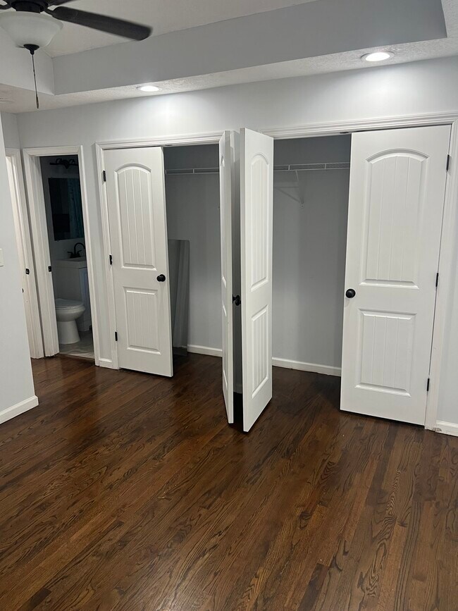 Building Photo - 9316 Fairwood Dr