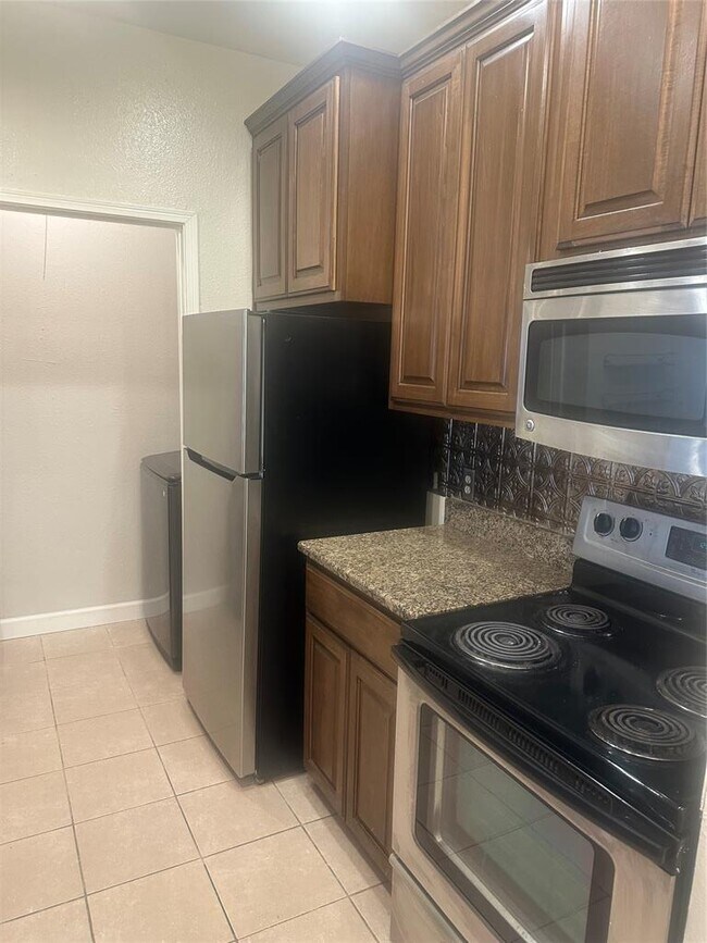 Building Photo - 12166 Metric Blvd