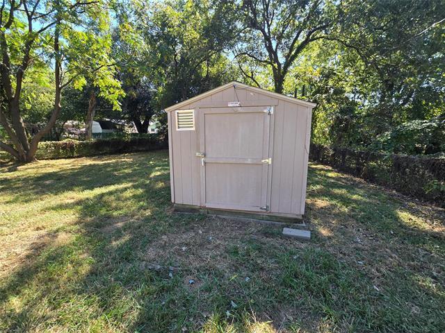 Building Photo - 1806 Friar Tuck Dr