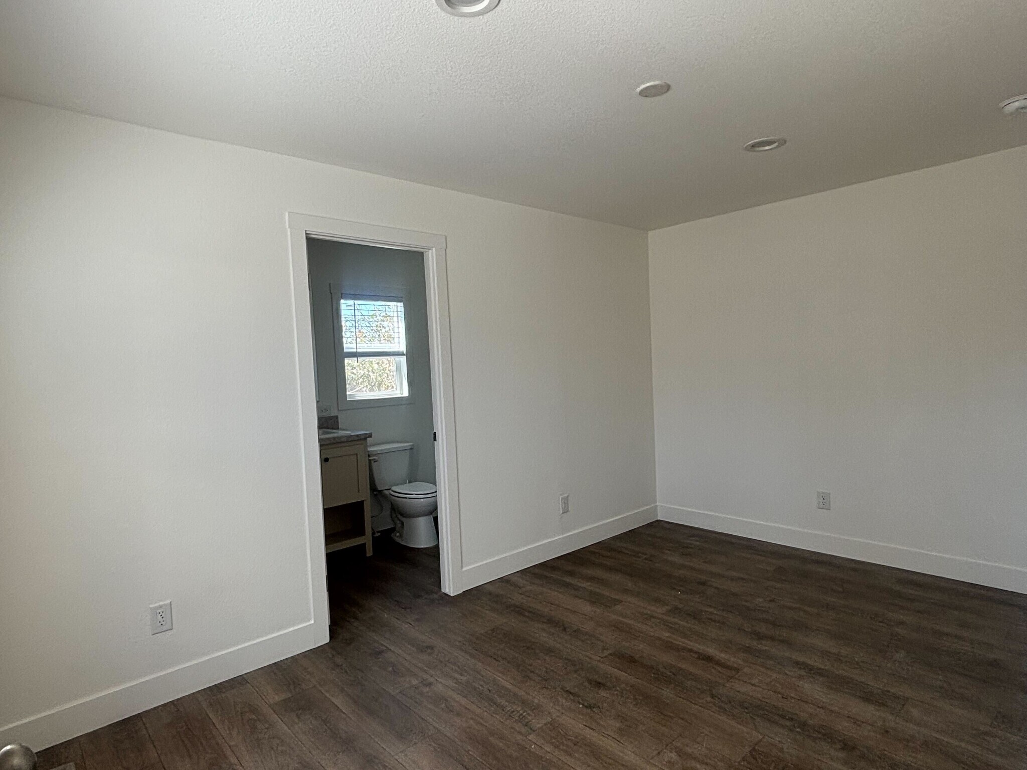 Building Photo - 2060 N Center St