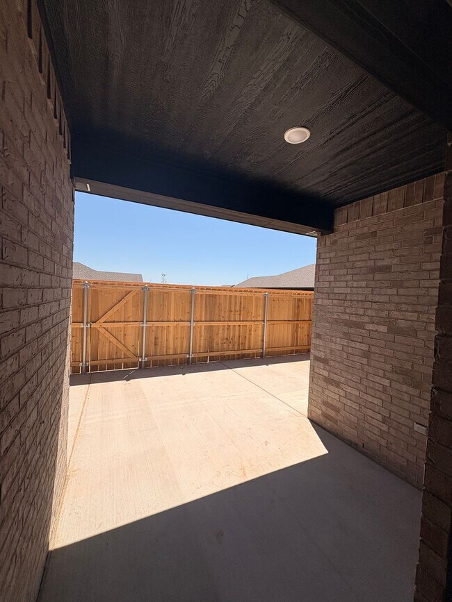 Building Photo - Stunning New 3/2 Townhomes