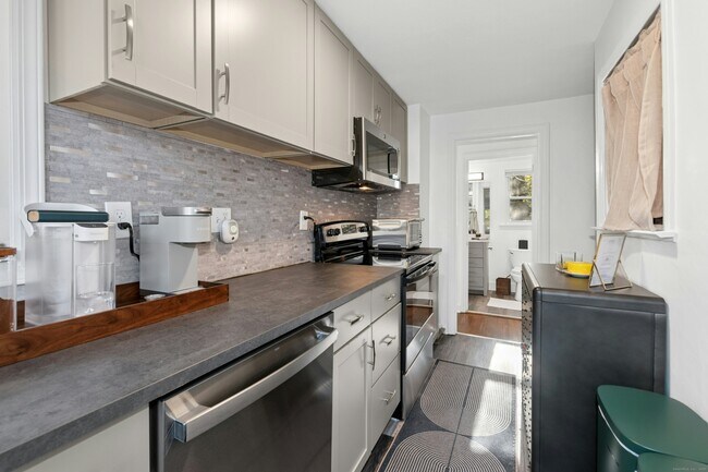 Building Photo - 2 Cross Hwy