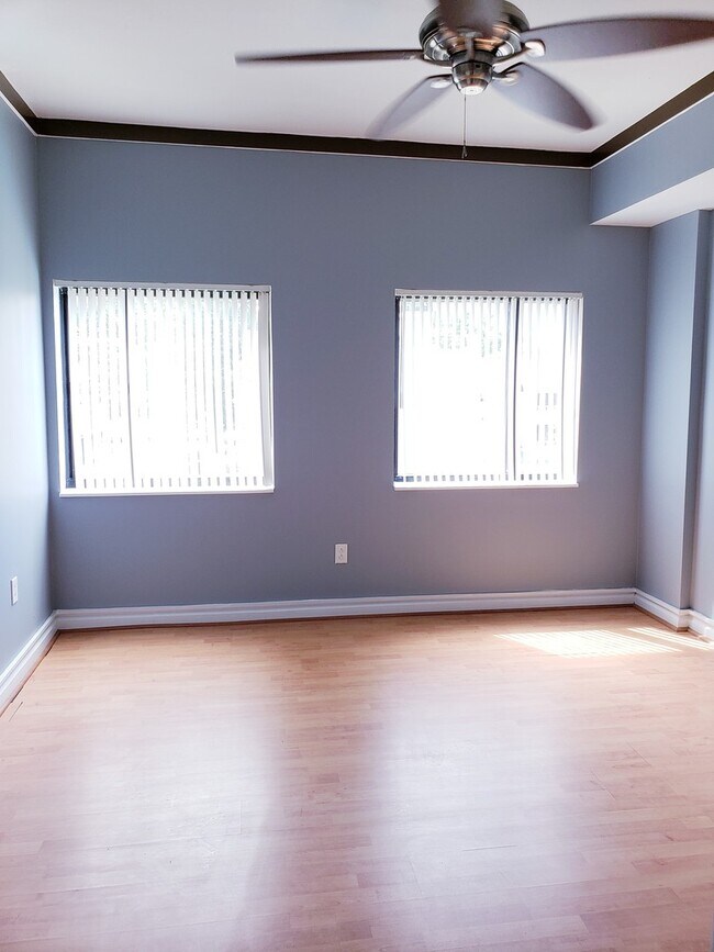 Building Photo - 1 bedroom condo conveniently located in up...