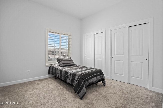 Building Photo - 869 Eastwell Dr