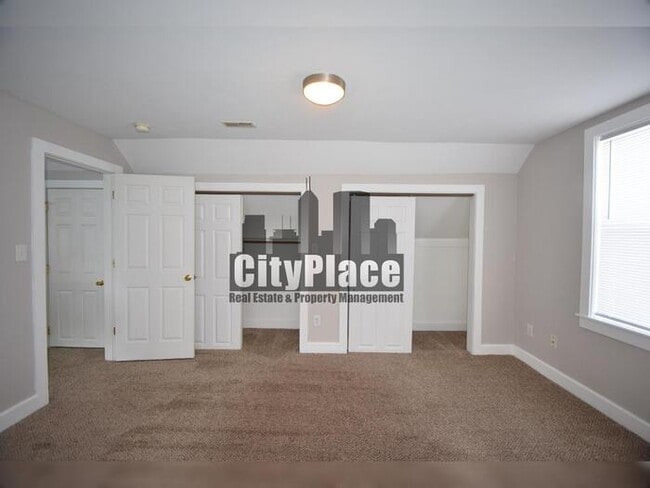 Building Photo - 910 Lexington Ave