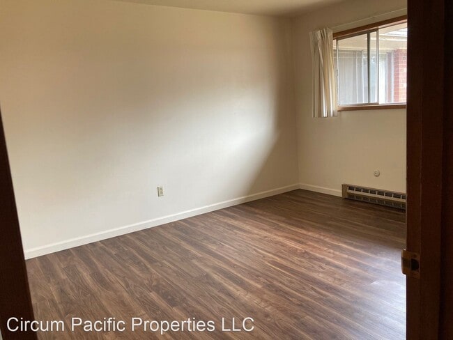 Building Photo - 2 br, 1 bath Apartment - 1925 NE 19th Ave.