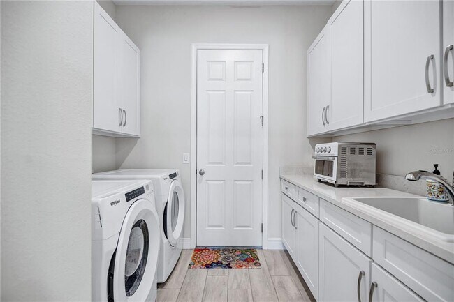 Building Photo - 2056 Wood Thrush Ln