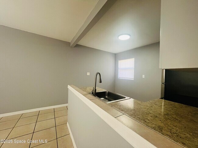 Building Photo - 402 Adams Ave