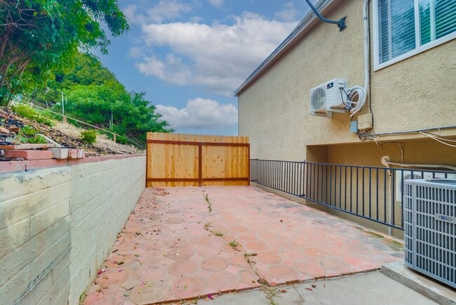 Building Photo - 4138 Lois St