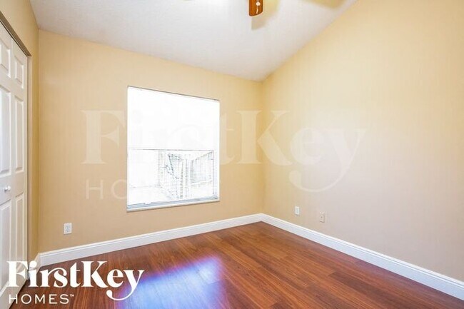 Building Photo - 1241 SW Wellington Ave