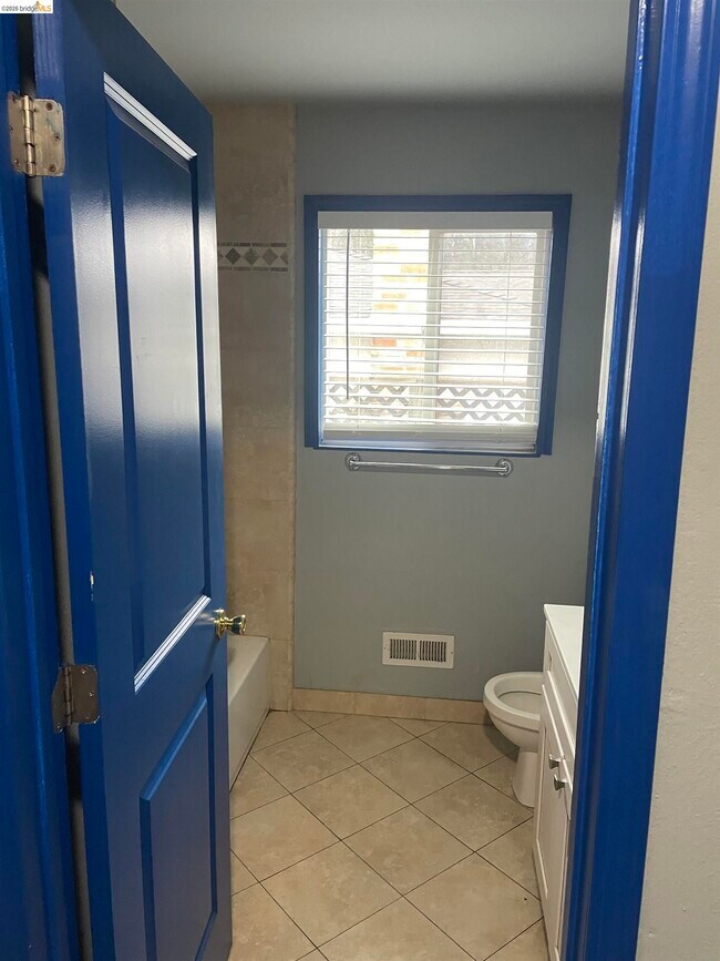 Building Photo - 1349 Alpine Dr