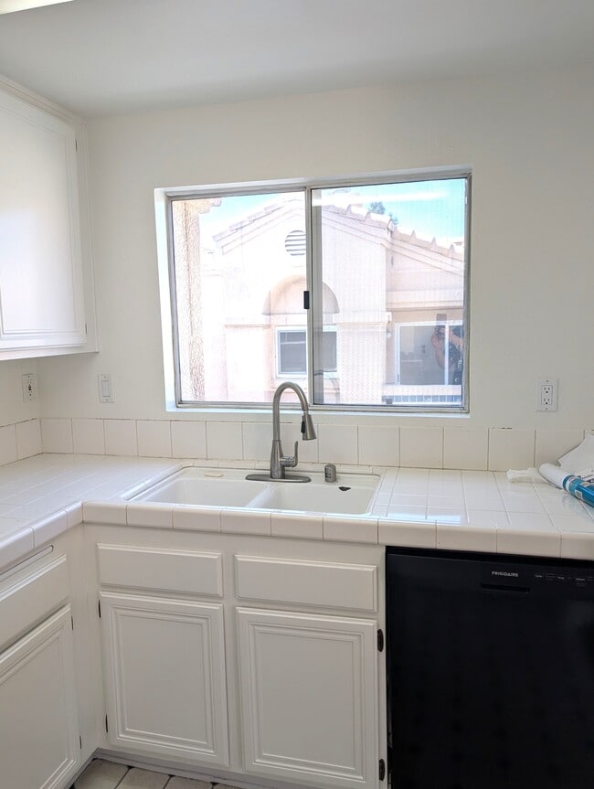 Building Photo - 18842 Vista Del Canon