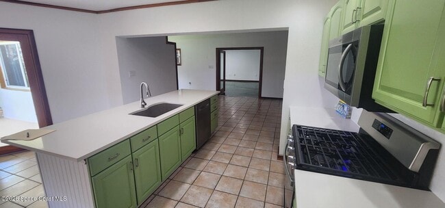 Building Photo - 485 N Shore Dr