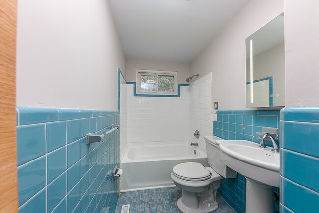 Building Photo - 2300 Woodland Ave