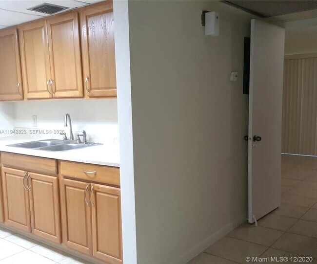 Building Photo - 850 SW 133rd Terrace