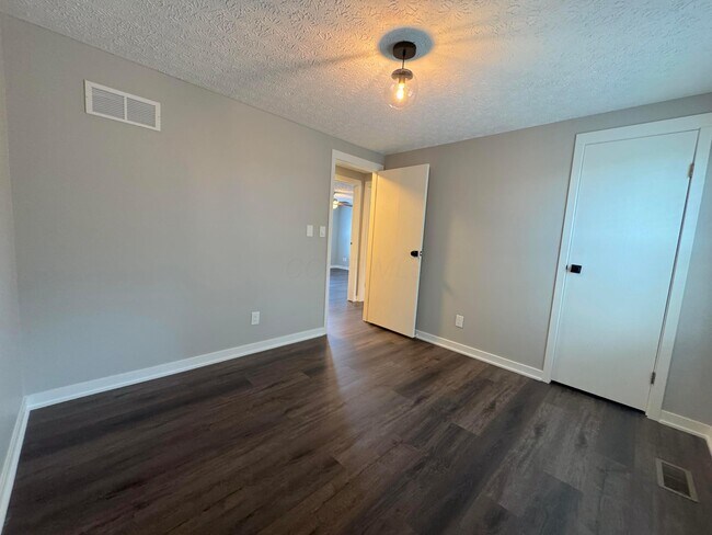 Building Photo - 2113 Smokymill Rd