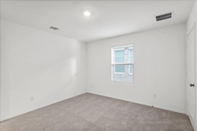 Building Photo - 212 Seven Seas Dr