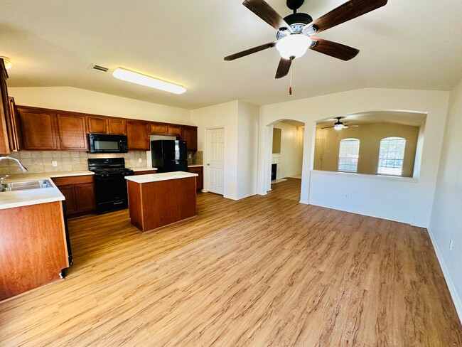 Building Photo - Check out this SWEET 4 bed/2 bath home!