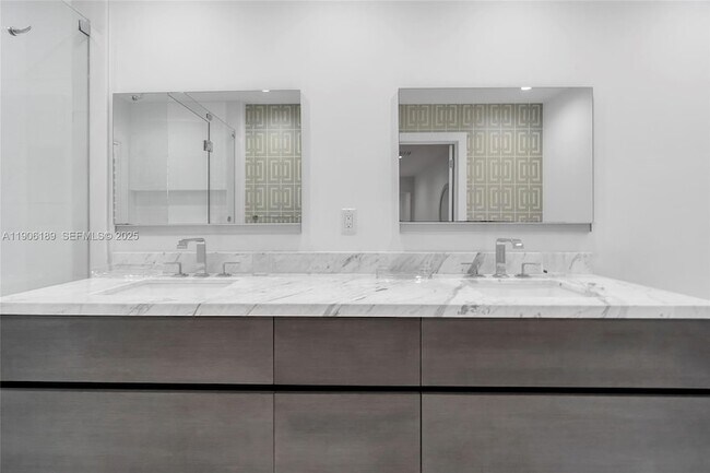 Building Photo - 415 Rovino Ave