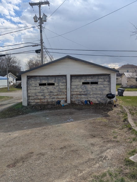 Building Photo - 217 Lincoln Ave