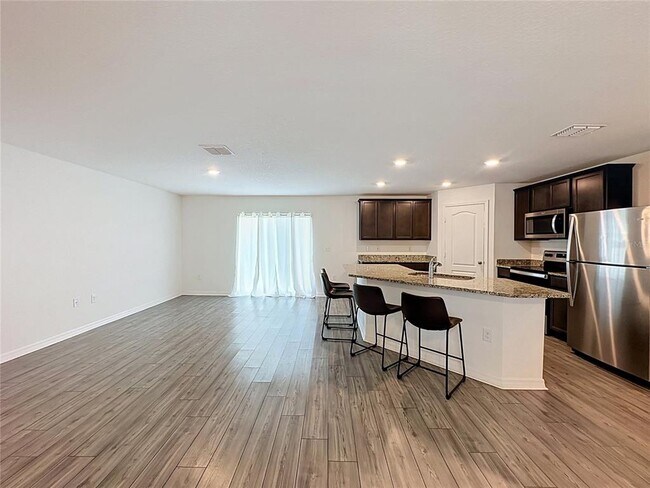 Building Photo - 1407 Hillsborough Way