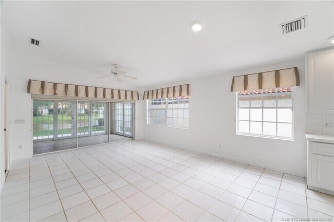 Building Photo - 1607 SW Shady Lake Terrace