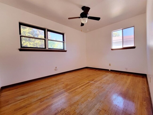 Building Photo - 712 Arthur Dr
