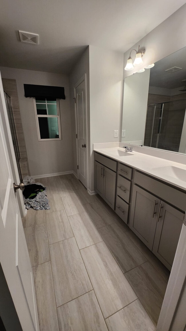 Building Photo - Room in Townhome on Mezzo Ln