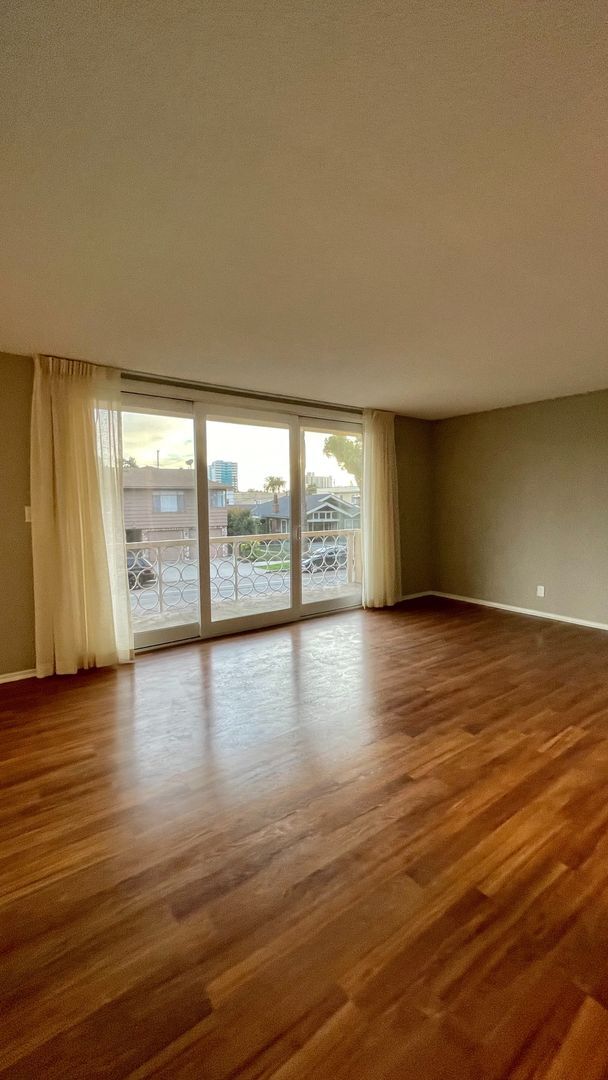 Building Photo - 2 Bedroom, 2 Bath Condo Blocks to the Beach, Pet Friendly, Sunset Views, Parking!