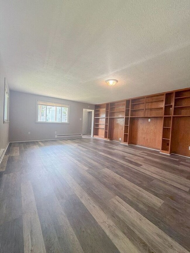 Building Photo - Studio Apartment