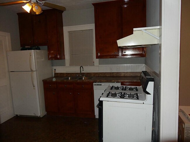 Building Photo - 1108 Mathis St