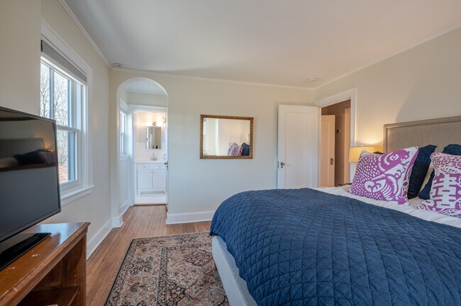 Building Photo - 23 Sherwood Ave