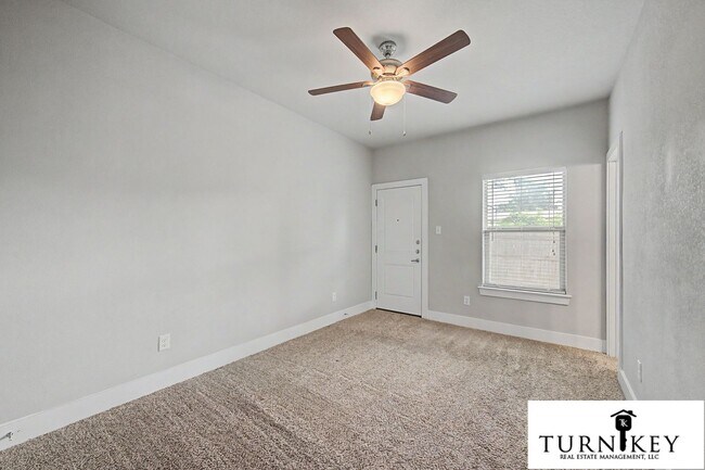 Building Photo - 8037-8039 Arbor